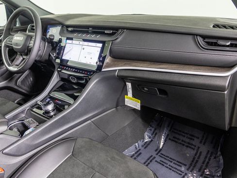 New 2026 Jeep Grand Cherokee Altitude image 45