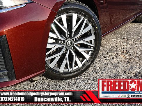 Used 2025 Nissan Altima 2.5 SV FWD image 9