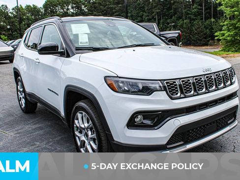 Used 2025 Jeep Compass Limited AWD/4WD image 3