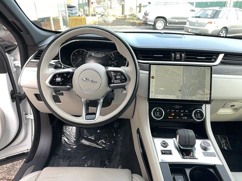 Used 2022 Jaguar F-PACE S image 7