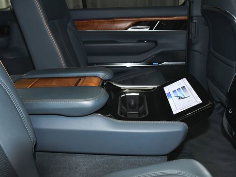 Used 2022 Jeep Grand Wagoneer Series II w/ Convenience Group III AWD/4WD image 52