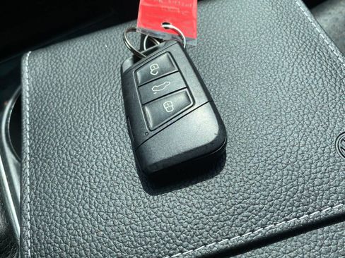 Used 2021 Volkswagen Atlas SE image 19