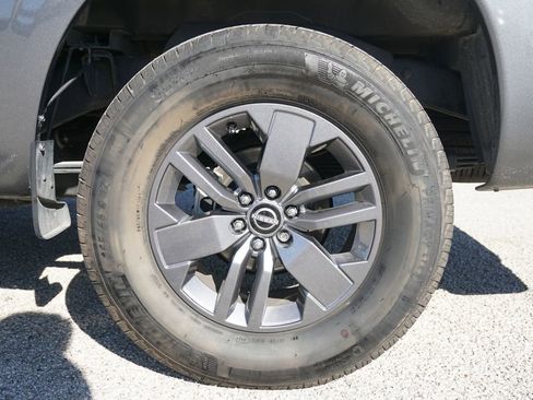 Used 2025 Nissan Frontier SV image 12