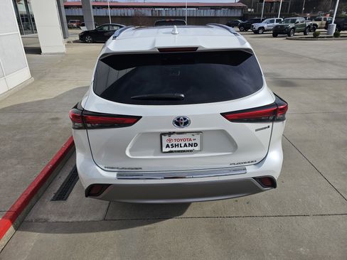 Used 2022 Toyota Highlander Platinum image 5