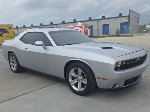 Used 2020 Dodge Challenger SXT w/ Driver Convenience Group RWD image 34