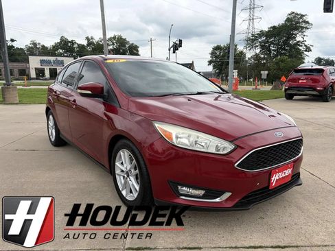 Used 2016 Ford Focus SE FWD image 1
