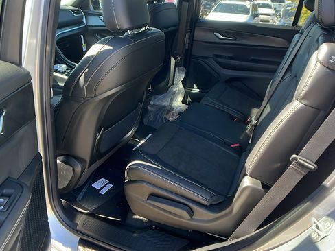 New 2025 Jeep Grand Cherokee L Altitude image 18