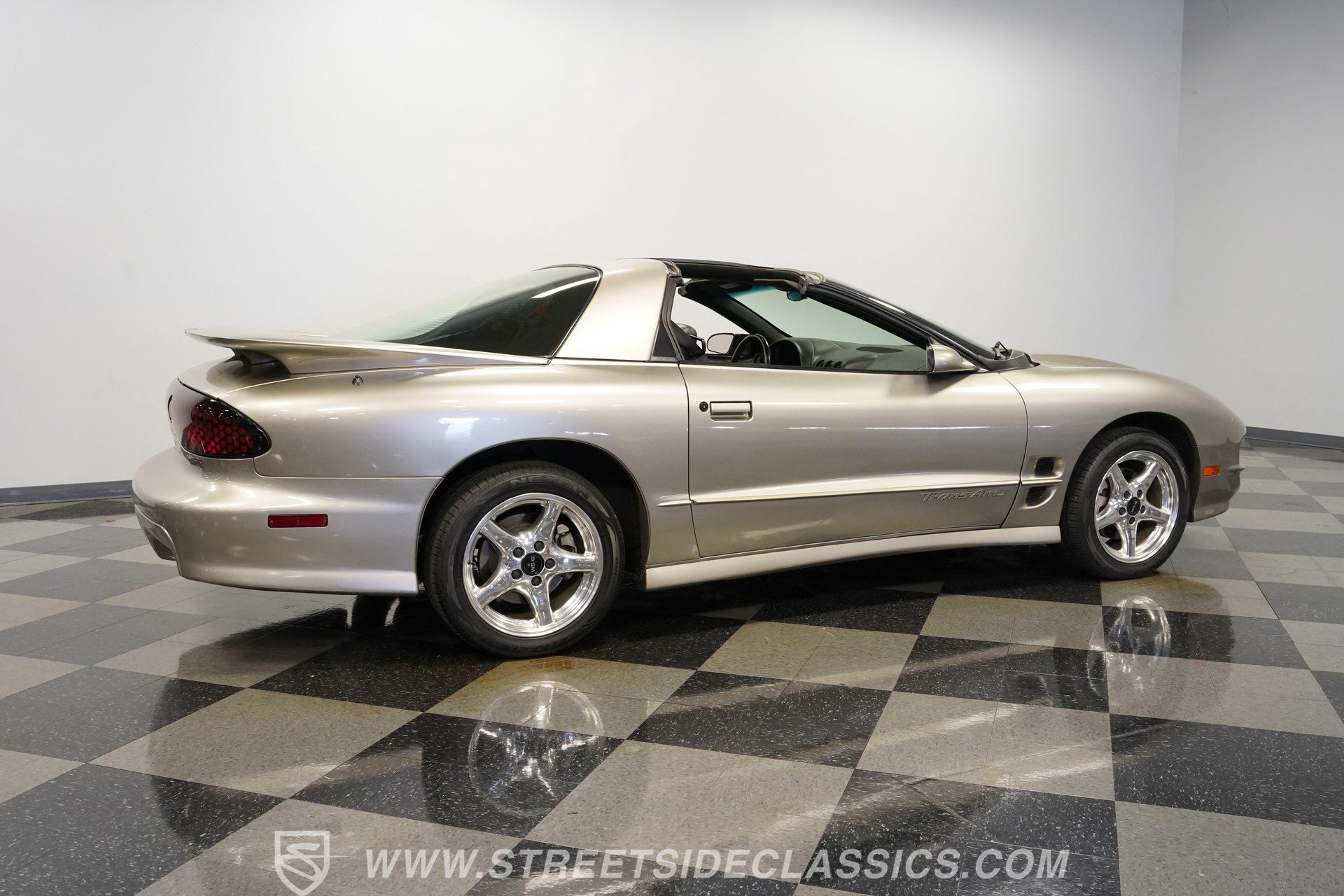 Used 2001 Pontiac Firebird Trans Am RWD image 14
