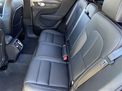 New 2025 Volvo XC40 B5 Core w/ Protection Package Premier image 19