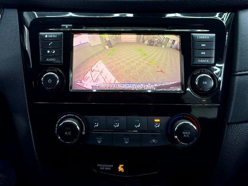 Used 2019 Nissan Rogue S image 16