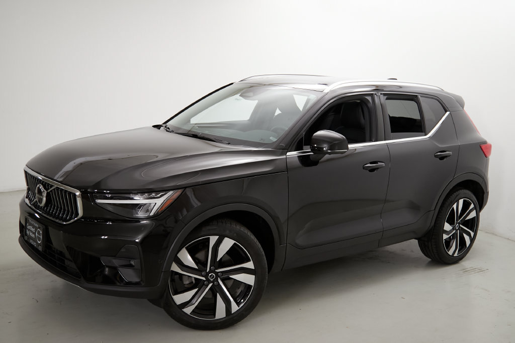 Certified 2023 Volvo XC40 B5 Ultimate w/ Protection Package Premier AWD/4WD image 3