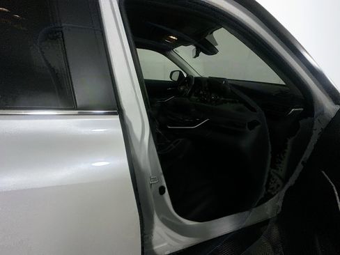 Used 2024 Toyota Highlander XLE image 34