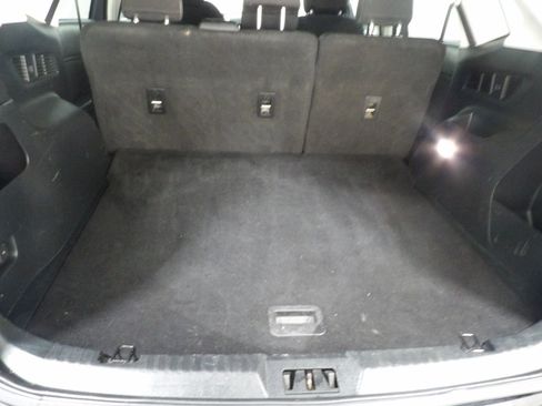 Used 2019 Ford Edge SE image 7