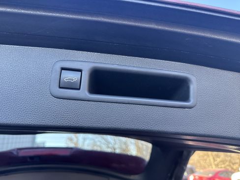 Used 2022 Toyota Highlander XLE image 14