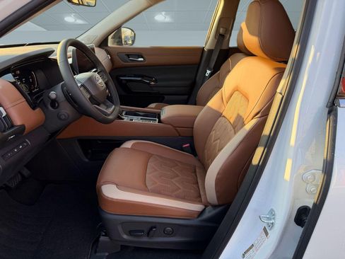 New 2026 Nissan Pathfinder Platinum w/ Cargo Package FWD image 5