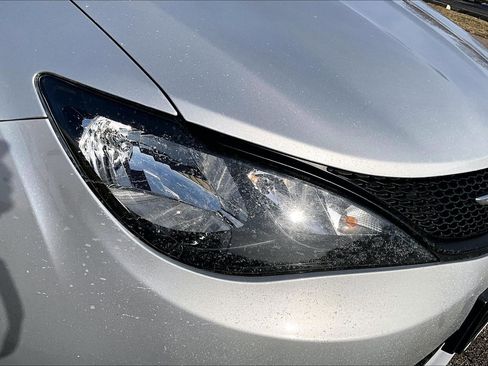 Used 2022 Chrysler Voyager LX image 27