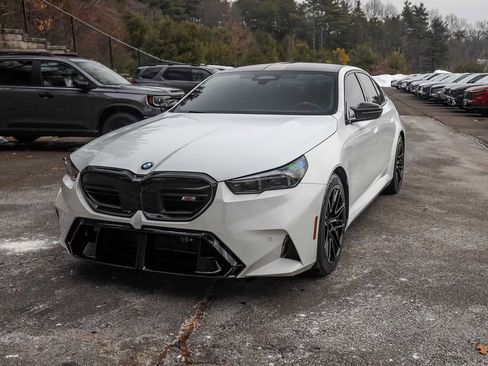 Used 2025 BMW M5 w/ Carbon Package image 11