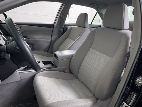 Used 2017 Toyota Camry LE image 12