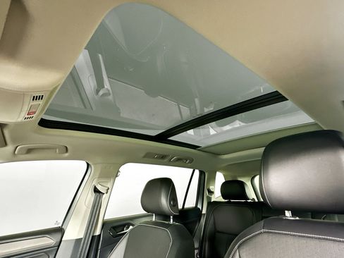 Used 2022 Volkswagen Tiguan SE image 28