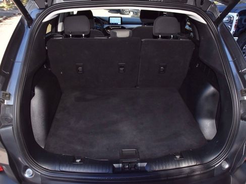 Used 2022 Ford Escape SE w/ SE Sport Appearance Package image 35