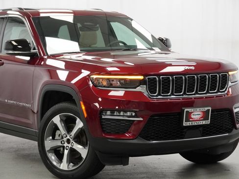 Certified 2025 Jeep Grand Cherokee Limited AWD/4WD image 3