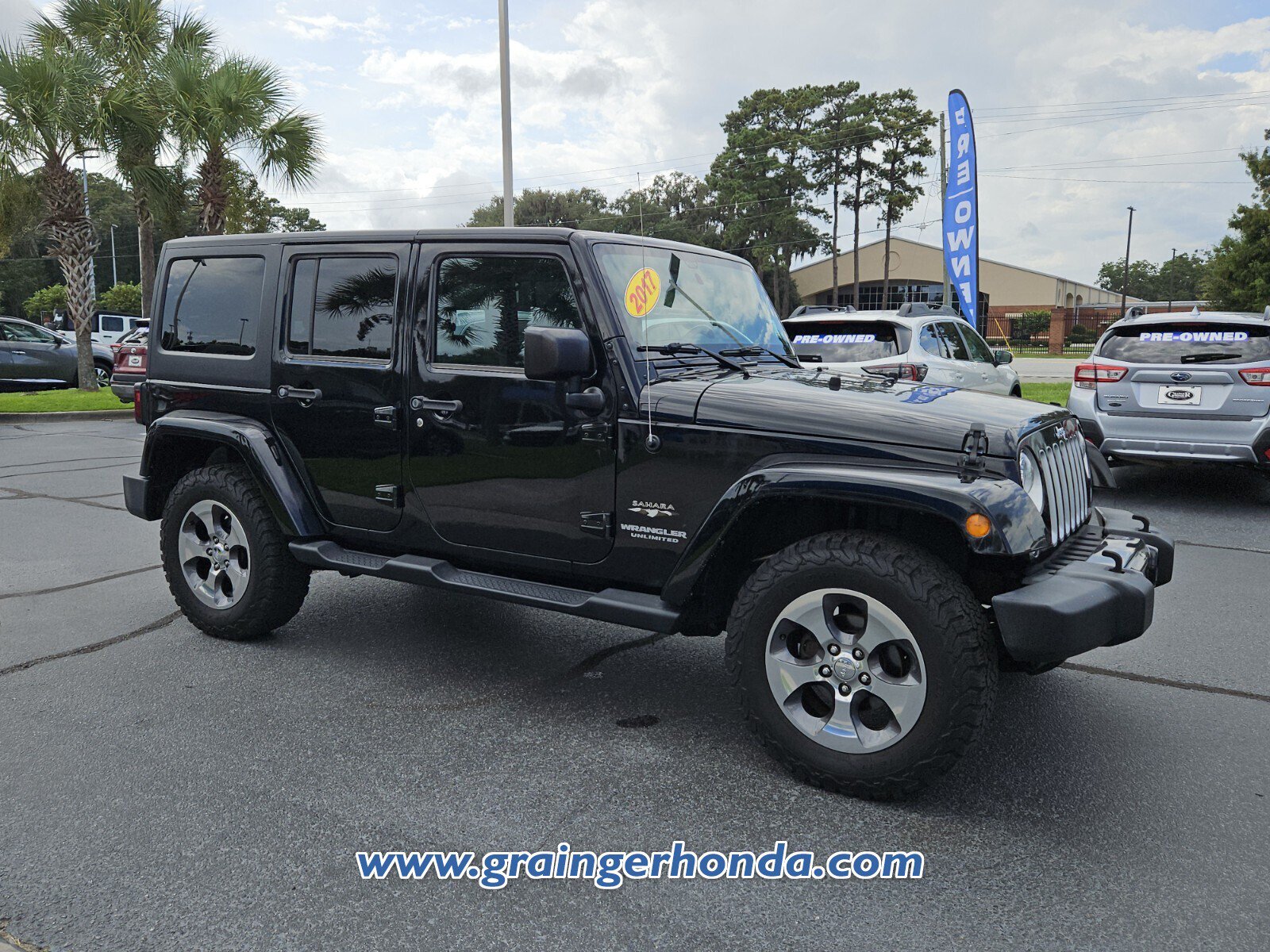 Used 2017 Jeep Wrangler Unlimited Sahara w/ Dual Top Group AWD/4WD image 7