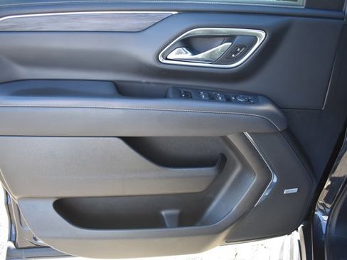 Used 2023 GMC Yukon SLT w/ LPO, Floor Liner Package image 11