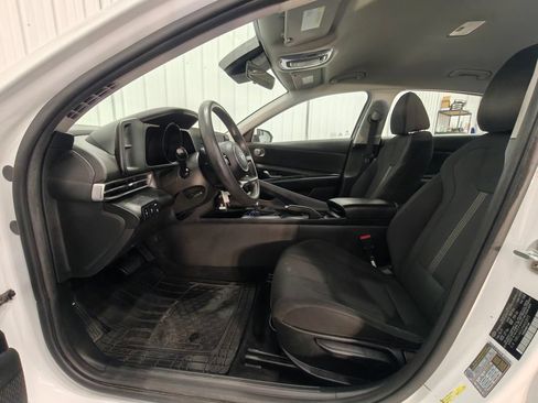 Used 2021 Hyundai Elantra SE FWD image 21