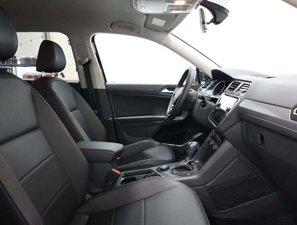 Used 2020 Volkswagen Tiguan SE AWD/4WD image 21