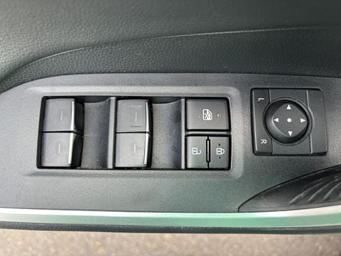 Used 2022 Toyota RAV4 Limited AWD/4WD image 17