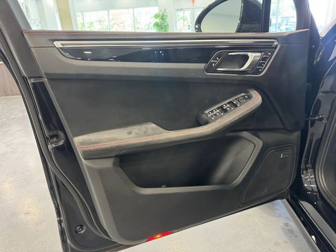 Used 2017 Porsche Macan GTS AWD/4WD image 25