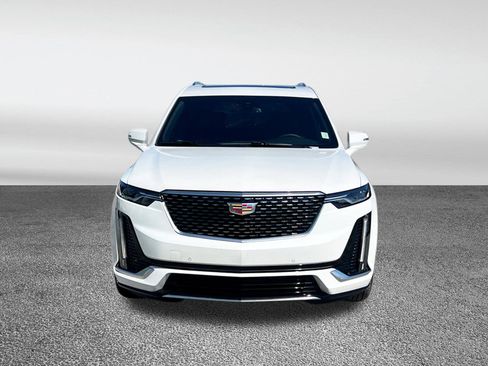 New 2025 Cadillac XT6 Luxury FWD image 2