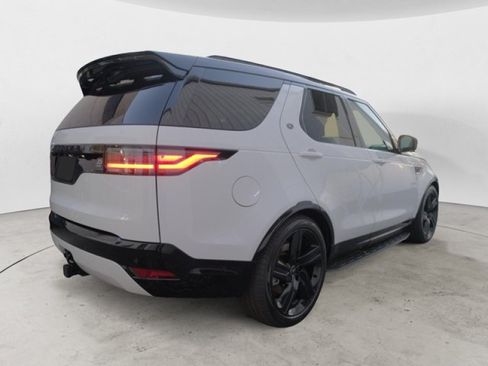 Used 2025 Land Rover Discovery Dynamic SE AWD/4WD image 5