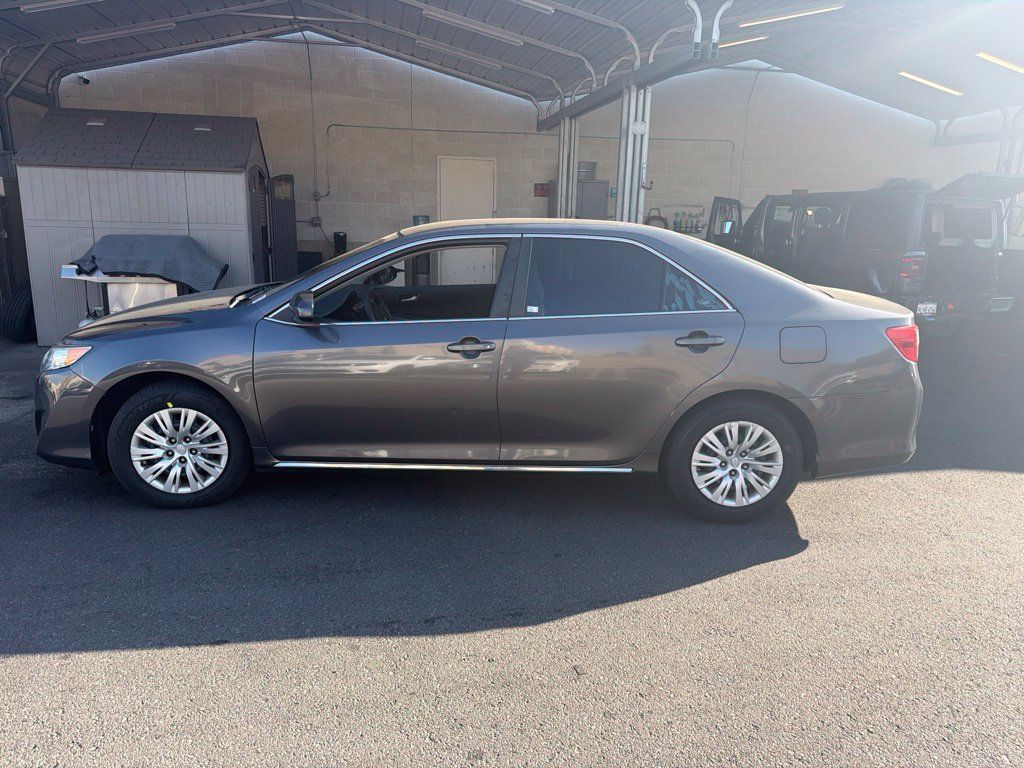 Used 2014 Toyota Camry LE FWD image 2