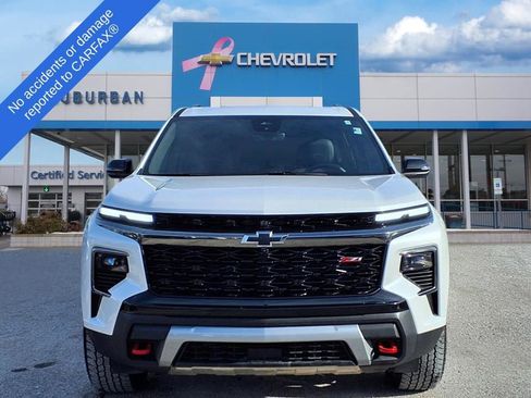 Used 2024 Chevrolet Traverse Z71 image 2