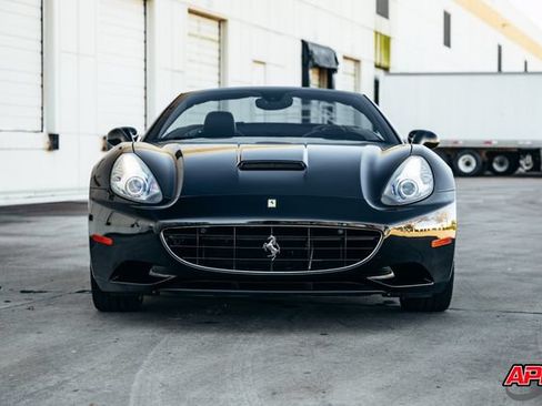 Used 2014 Ferrari California RWD image 15