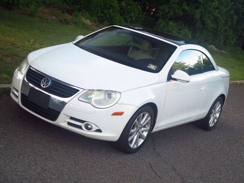 Used 2008 Volkswagen Eos 2.0T FWD image 17