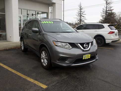 Used 2016 Nissan Rogue SV AWD/4WD image 3