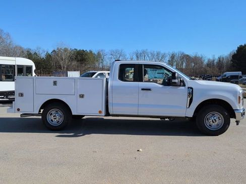 New 2026 Ford F250 XL w/ XL Chrome Package image 3