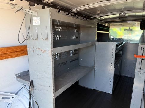 Used 2013 Chevrolet Express 2500 RWD image 19