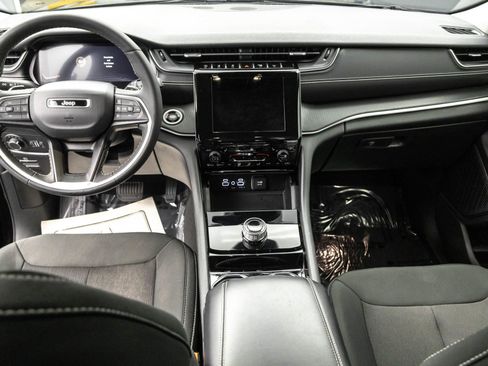 Used 2023 Jeep Grand Cherokee Laredo w/ Luxury Tech Group I image 31