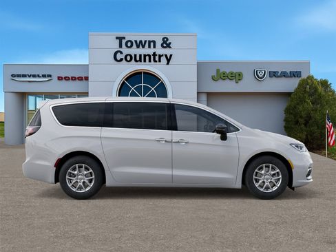 New 2026 Chrysler Pacifica Select image 47