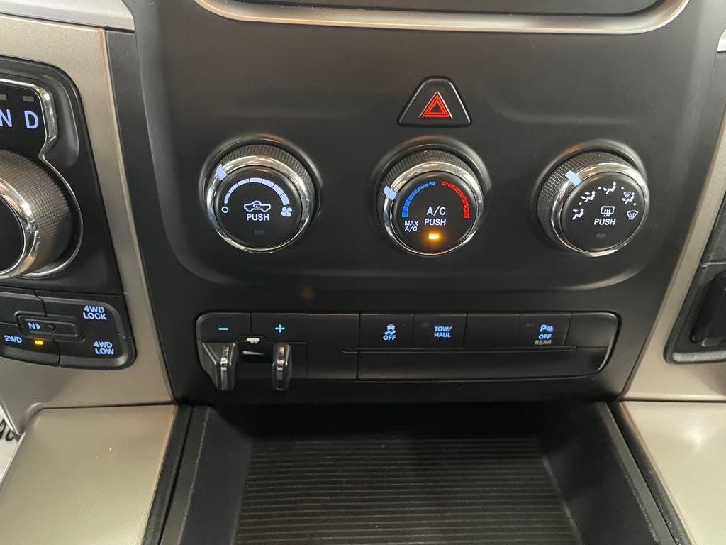 Used 2015 RAM 1500 Classic SLT w/ SLT Plus D←cor Group AWD/4WD image 34