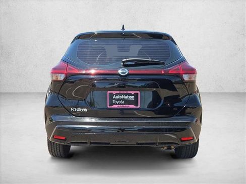 Used 2021 Nissan Kicks S FWD image 7