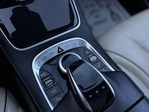 Used 2018 Mercedes-Benz S 560 Sedan image 34