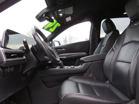 Used 2024 Cadillac XT4 Premium Luxury image 17