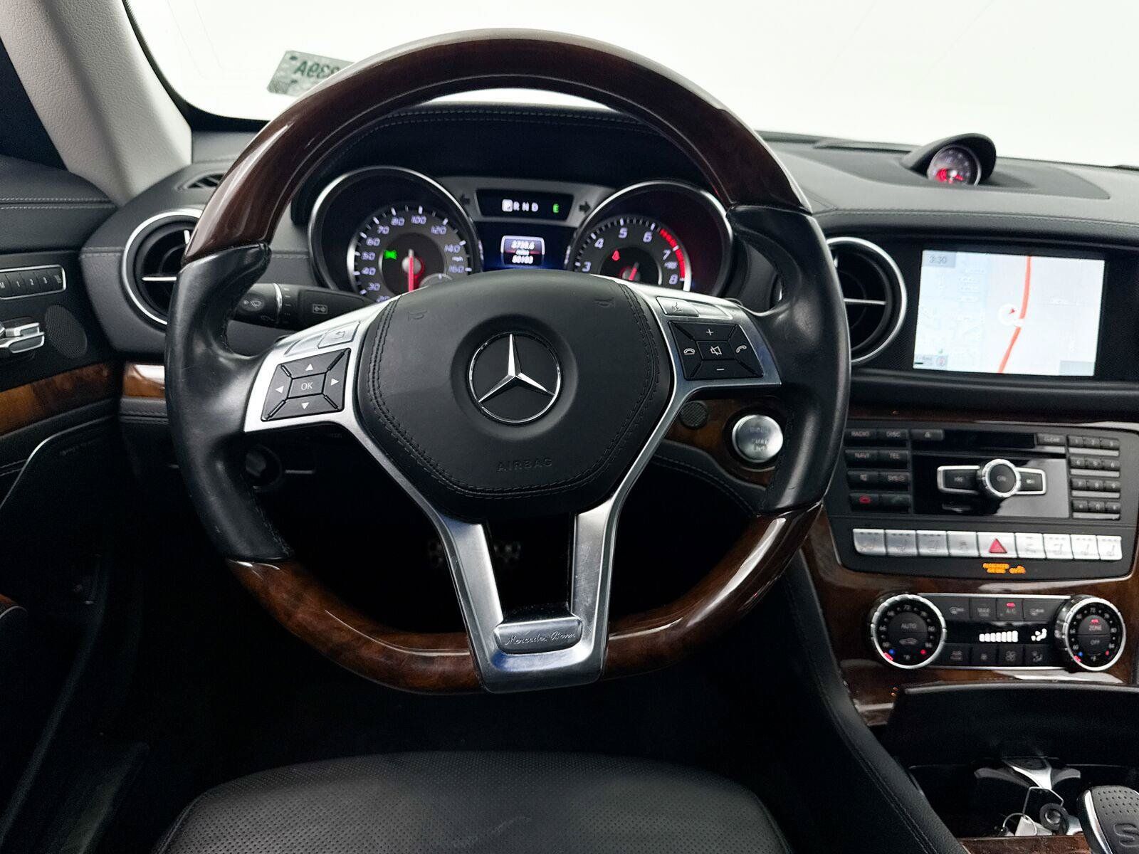 Used 2015 Mercedes-Benz SL 550 image 3