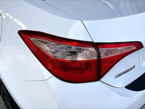 Used 2018 Toyota Corolla LE w/ Carpet Mat Package (TMS) image 20