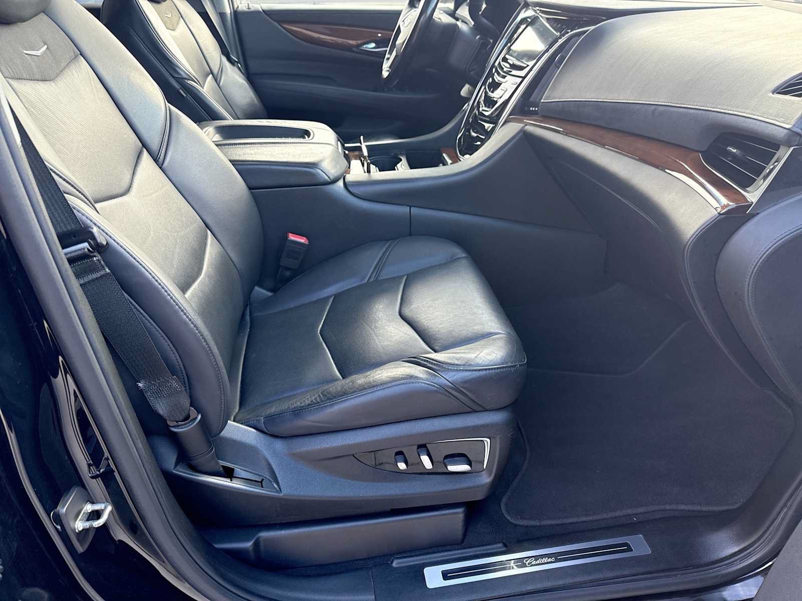Used 2018 Cadillac Escalade ESV Premium Luxury AWD/4WD image 23