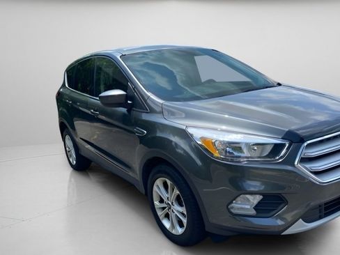 Used 2019 Ford Escape SE FWD image 3
